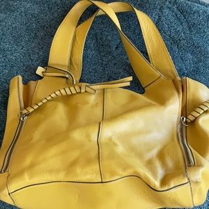 ♥️Vince Camuto yellow purse❤️